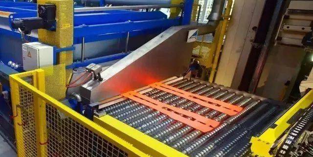 自动化热冲压成型生产线看得目瞪口呆