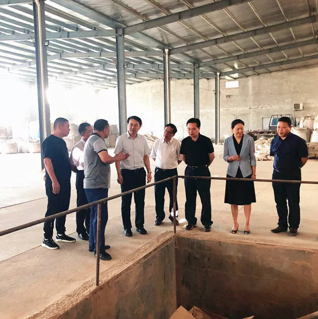 东航江苏公司党委书记田洪带队赴泗阳县考察调研扶贫工作