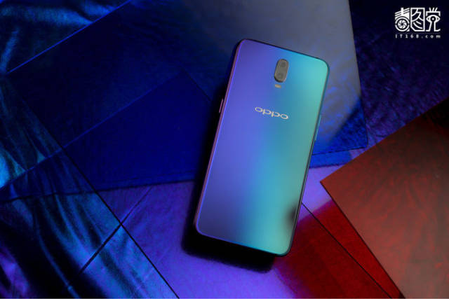 三种超美颜色齐发 oppo r17明天京东开卖送永生花