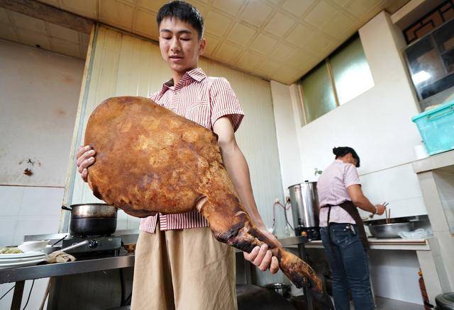 剑川山老腿火锅:火爆十年美食,非祖传也没秘籍,靠食材实在实惠