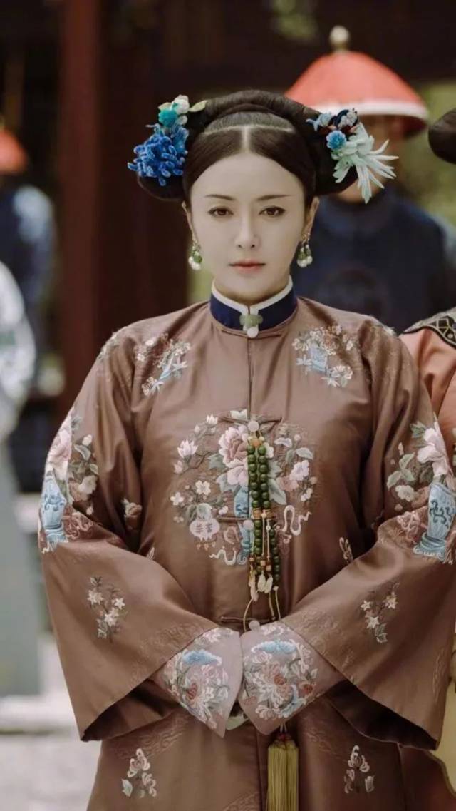 富察皇后红了,37岁的秦岚活成了女人最美的样子