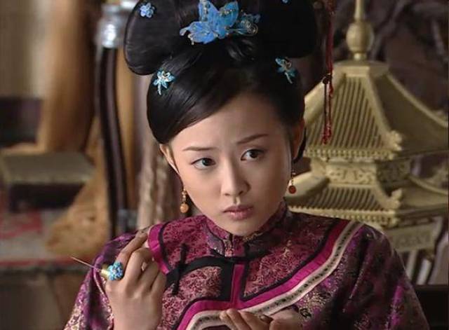 这位皇后在《鹿鼎记》里也有姓名,就是毛东珠假扮的那一位,周星驰版的