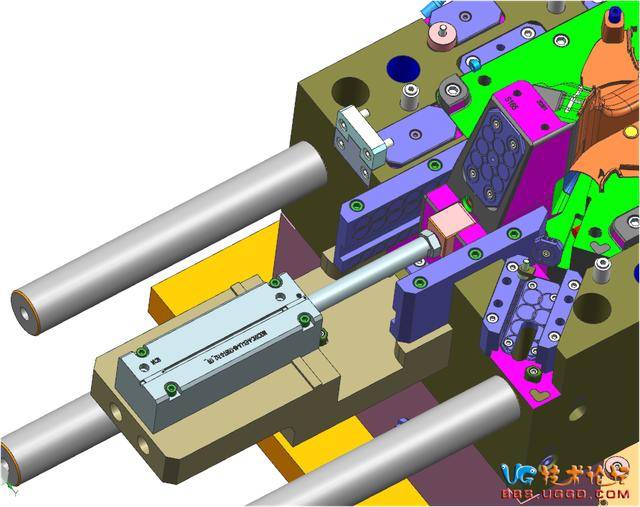 首页> 油缸抽芯机构的设计      油缸在模具行业中运用得非常广,当扣