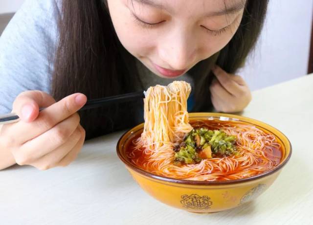 王俊凯:嗦一口让你回味无穷的绵阳米粉
