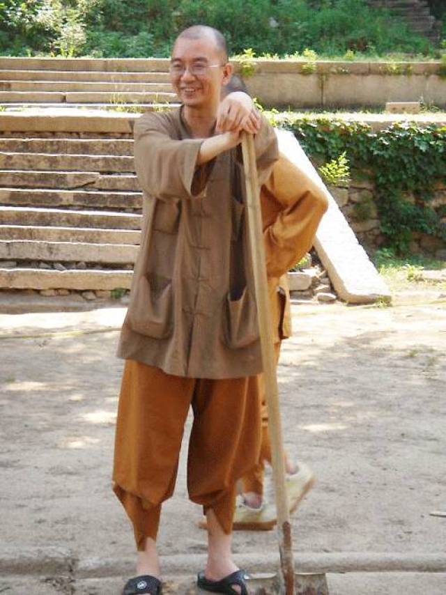 这一天,瑞林在剃度恩师定海长老主持下,落发为僧,法号学诚.