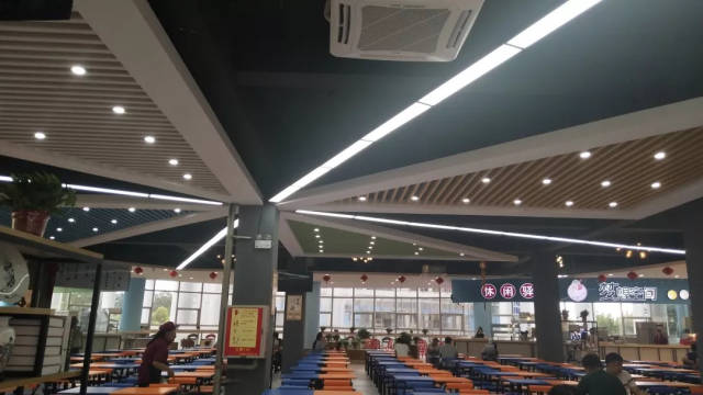 听说淮工新校区的八食堂成网红了!