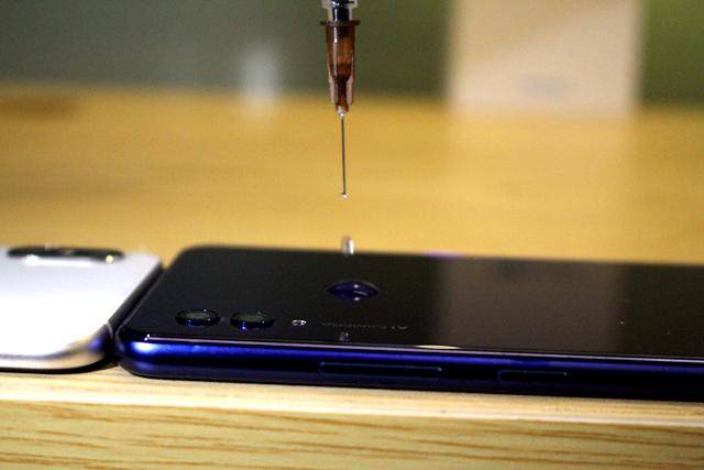 荣耀Note10和小米8散热大PK,猜猜我用注射器