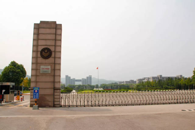 山东师范大学大门图片