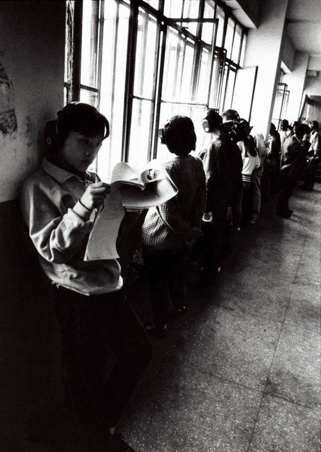 老照片:90年代的大学生活,没有智能手机和游戏,娱乐靠麻将