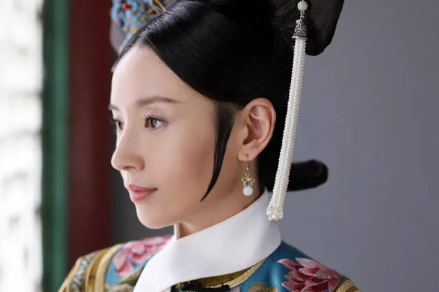 下个节目:鬓角吃肉 表演者:董洁