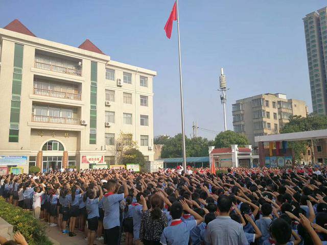 郑州市管城回族区创新街小学举行秋季开学典礼_手机搜狐网