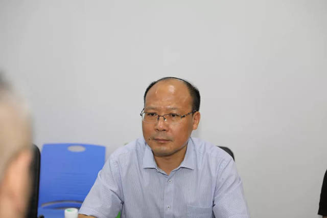 丹阳环保局曹局长 丹阳市环保局目前已启动应急预案, 对多处点位外排