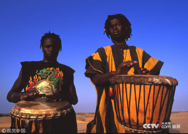 来自西非的dj(金贝鼓,坚贝鼓),是西非曼丁文化的代表性乐器.