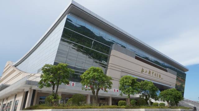9月5日至9月7日每天8:30-22:00 取票地点: 台山新宁体育馆南门售票处