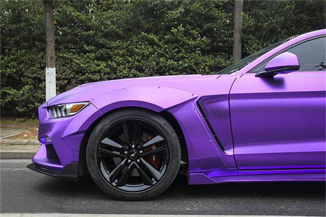 野马车身改色贴膜施工哑光电镀紫效果图