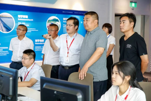 江苏省东辛农场党委书记韩中书一行莅临通威考察交流