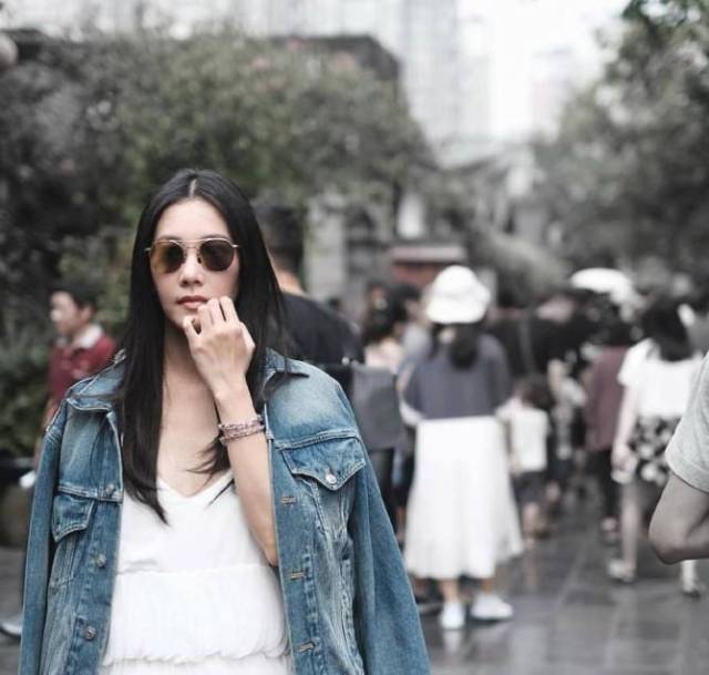 泰星noon四川度假,景美人更美,网友留言表示我俩隔着一座山