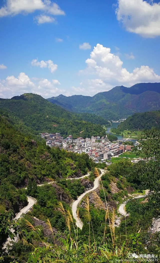 朋友一行相约,去楠溪江鹤盛镇蓬溪村观赏大碏门瀑布.