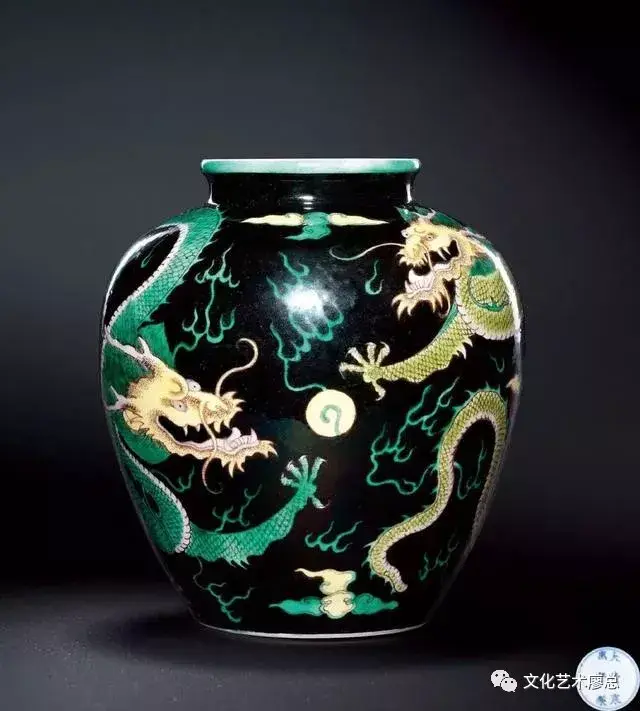 清代墨地素三彩的来由及发展历程_搜狐网