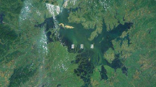 我国第一大淡水湖鄱阳湖,其面积最大和最小时相差80余倍