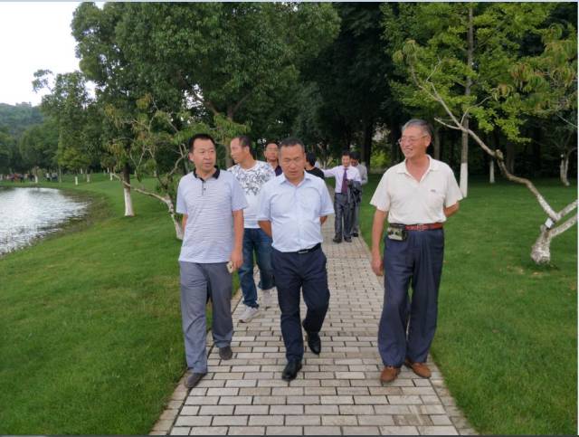 李海华局长首先转达了双柏县人民政府梁文林县长对白药集团领导所给予