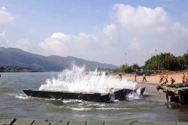 第74集团军某工化旅组织舟桥营实战化训练考核