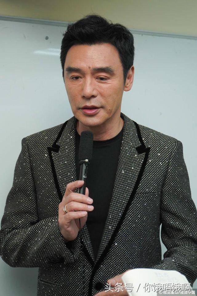 钟镇涛65岁杜德伟56岁 为什么香港的男明星都不会老呢!