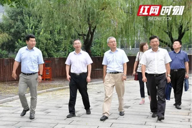 人民银行长沙中支行长马天禄,副行长曾涛一行来常德调研金融工作,市委