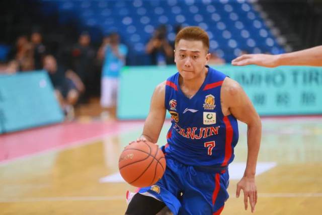 数据方面,时德帅砍下全队最高的17分6个篮板,李荣培10分,刘帅10分