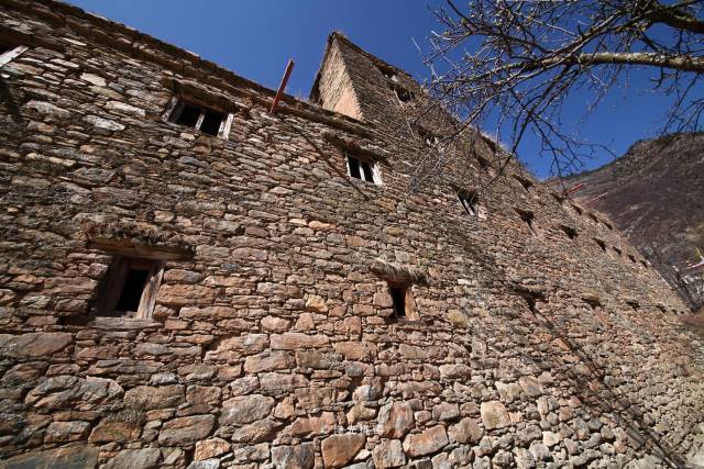 巴底土司官寨是金川碉堡的其中一个代表,它位于四川省丹巴县巴底乡邛