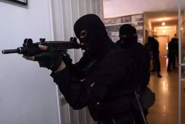 亚运会uzi率中国队击败韩国夺冠,乌兹冲锋枪为啥这么猛?