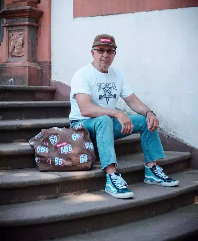 青春回荡72岁的潮流爷爷带你重返青春