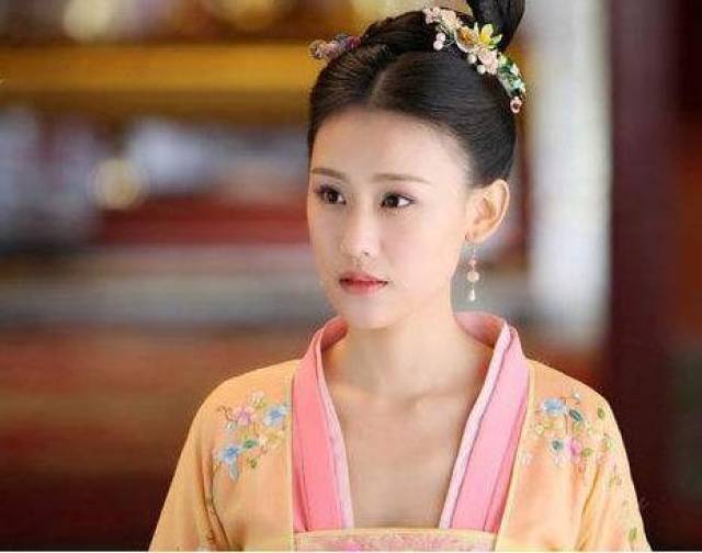 赵恒不敢违抗父命,但又对刘娥难以割舍,于是就把刘娥安排在了韩王府