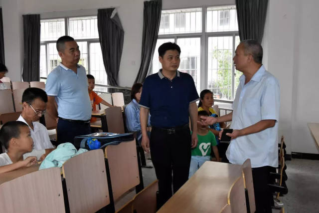 为实现自己的梦想而努力 9月3日,武平县教育局党组书记,局长邓占通