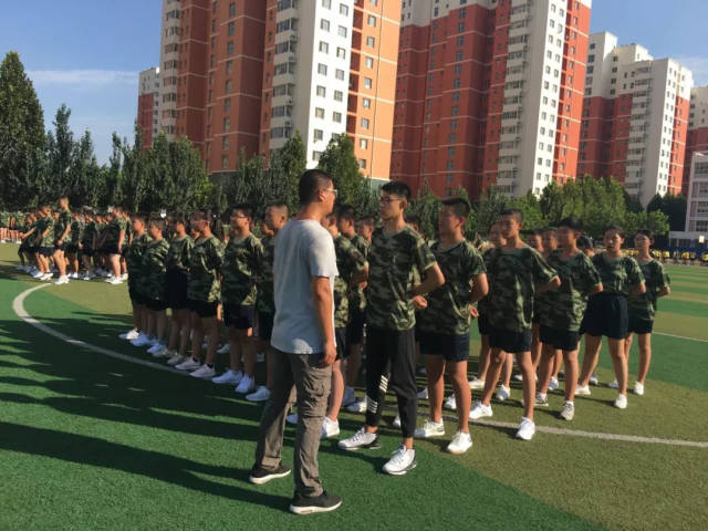 保定这些学校的军训高清大图精彩奉上,快来为他们投票吧