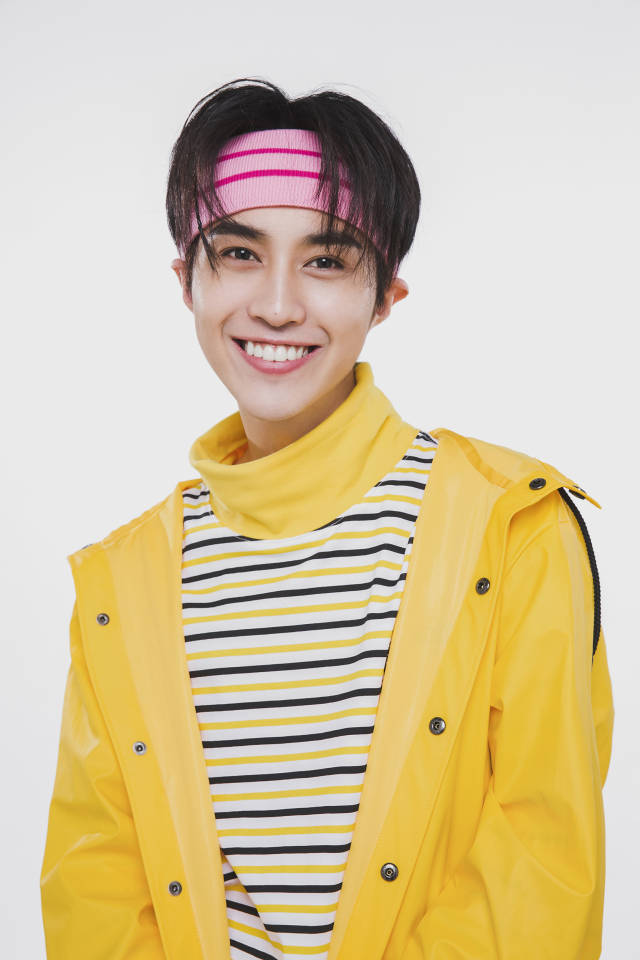 徐杨清新活力写真首次发布 盐系奶萌的闪光少年!_手机搜狐网