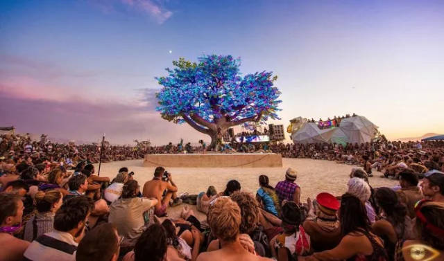 每年只存在9天的神秘城市,沙漠中的黑石城火人节,让你目瞪口呆的惊艳