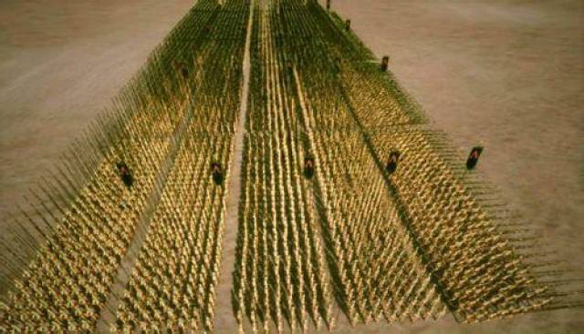 大秦帝国的弓弩手跟马其顿的箭阵相比,到底谁强谁弱?