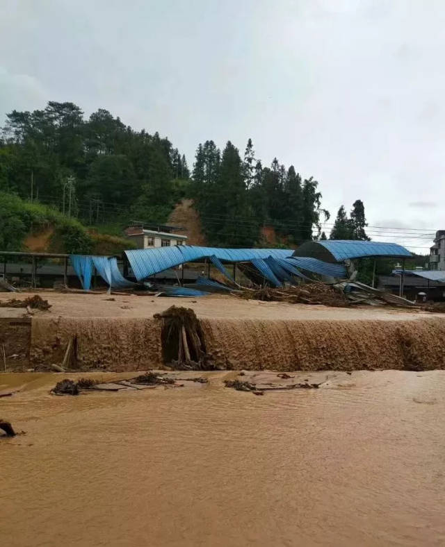 云南麻栗坡猛硐乡特大洪水泥石流致5人遇难15人失联!