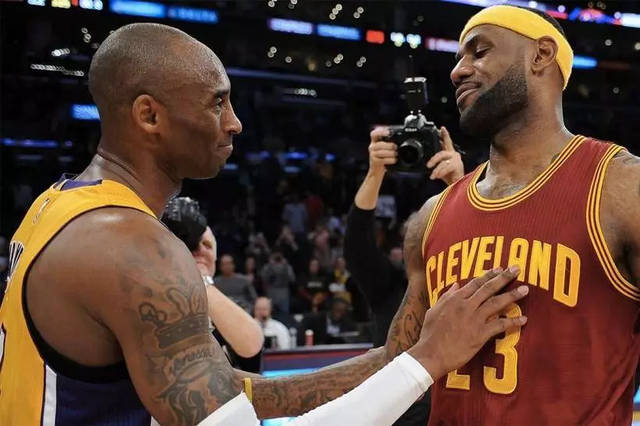 近日科比參加的訪談中,最具話題性的是主持人與 kobe 談到 lebron