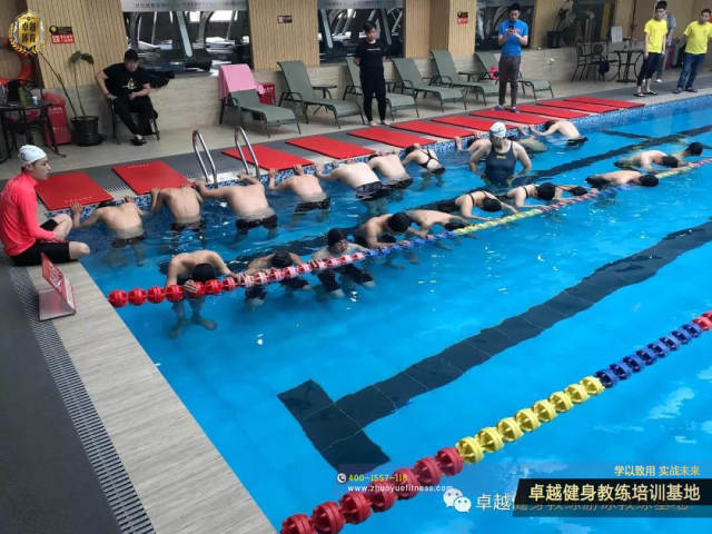 如果你不知道游泳教练的伤,请不要再说泡在水