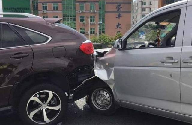 汽车刹车失灵如何是好?3招保命技巧,早知道早预防