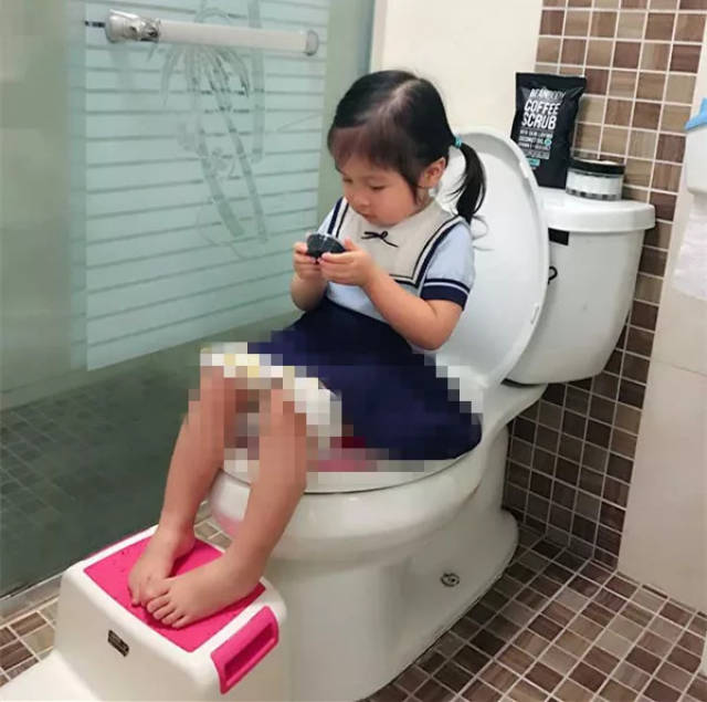 宝宝什么时候能自己上厕所?不看年龄看这个