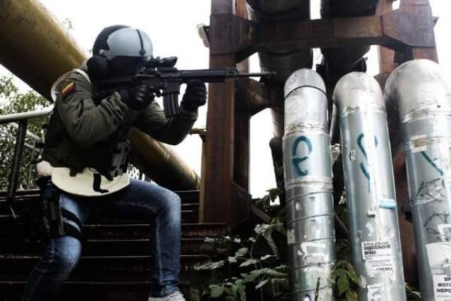 《彩虹六号:围攻》耶格cos 脑壳又大又圆宛如本尊