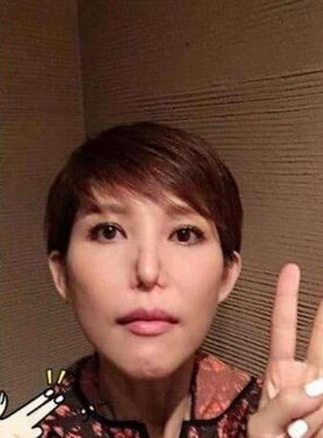 缩鼻翼吓坏网友,蔡少芬已经过了颜值巅峰期,大胆自称:美女芬!