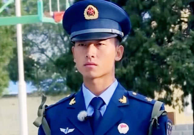 王威退伍之后也玩起了微博,之前因为军人身份不能随意透露自己的信息