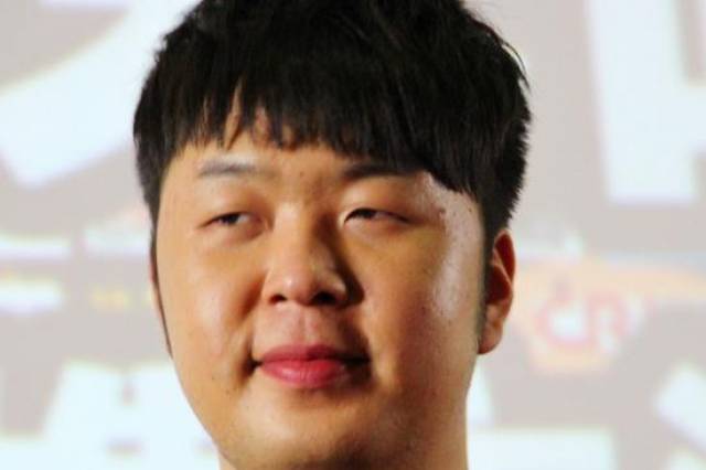 选秀节目出道的杜海涛,进入电视台主持,是稳重谦逊的艺人