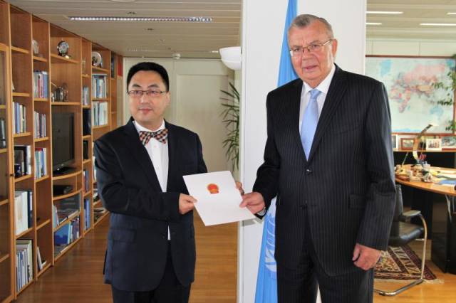 王群大使向联合国等国际组织递交全权证书_手机搜狐网