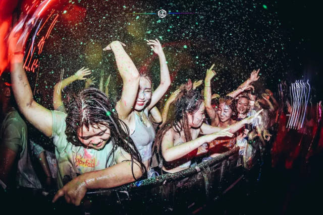 这个让全世界都疯狂的色彩电音狂欢盛宴,即将"色染"武汉!