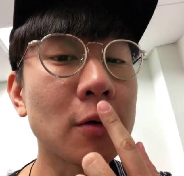 林俊杰鼻子长痘痘反套路化妆师,网友:活该被揍